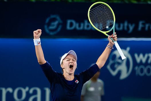 她的表现不 她的表现不