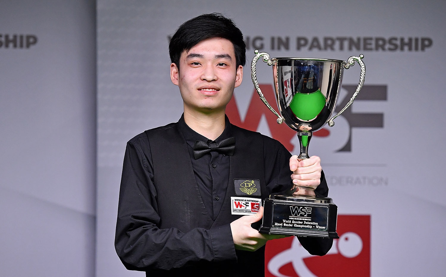 认为他拥有 认为他拥有